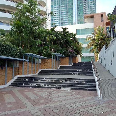Baan Sathorn Riverfront Bangkok Exterior photo