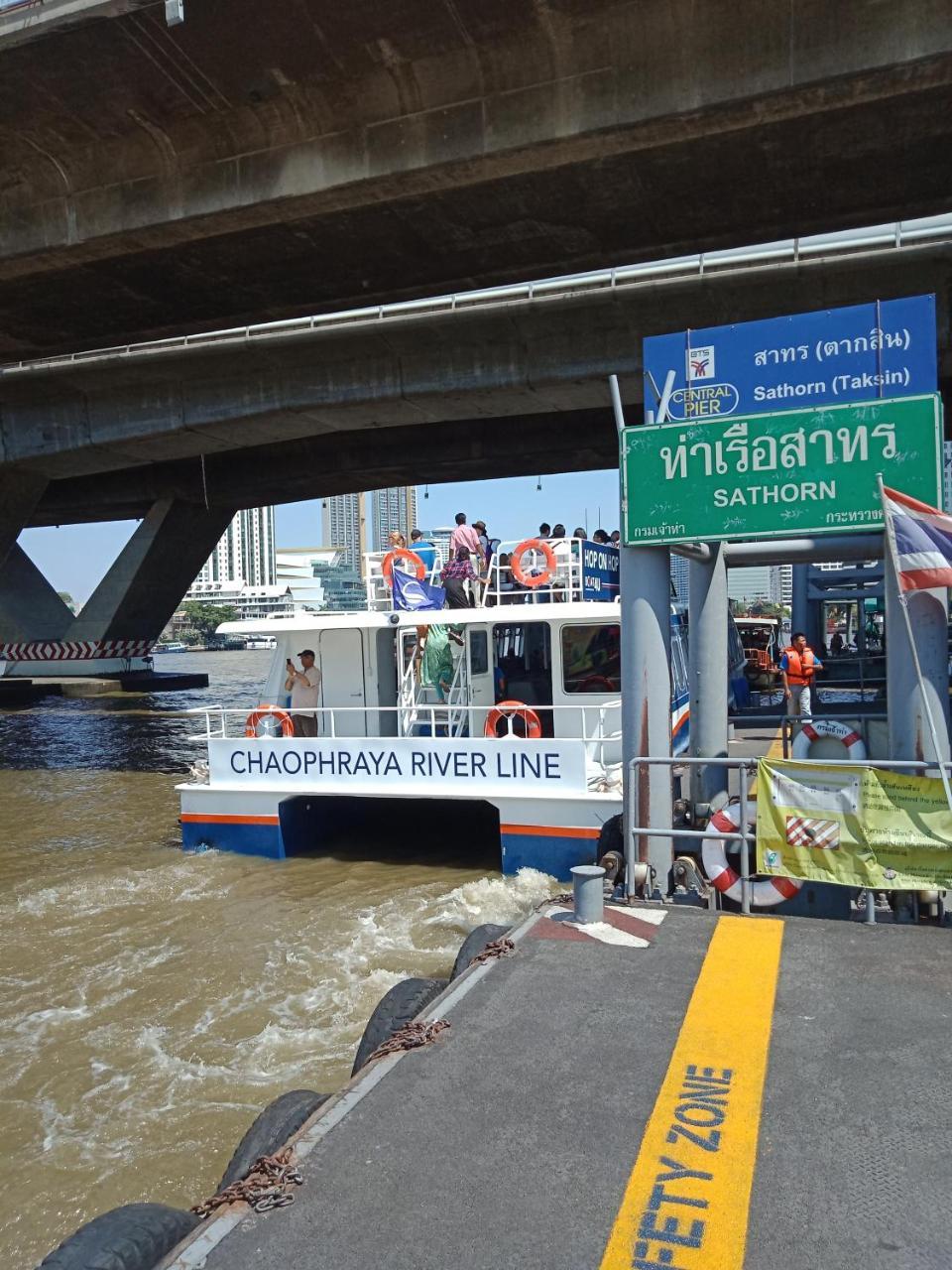 Baan Sathorn Riverfront Bangkok Exterior photo